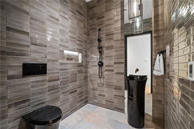 2650 ROSWELL Road, Marietta, GA 30062