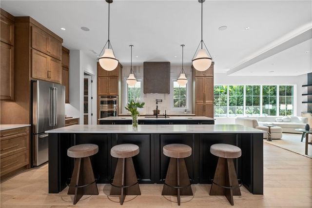 2650 ROSWELL Road, Marietta, GA 30062