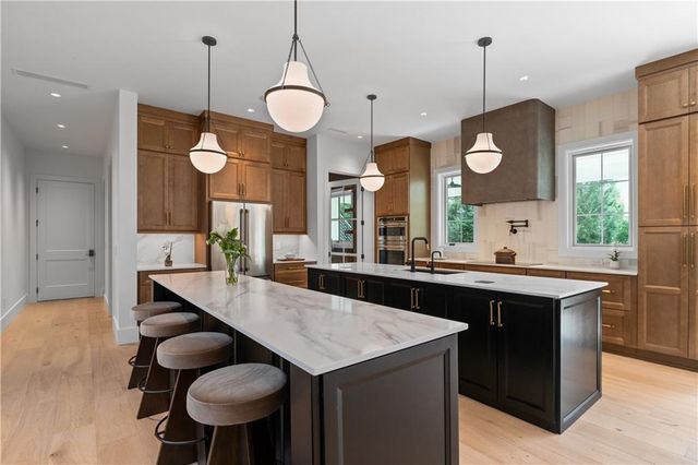 2650 ROSWELL Road, Marietta, GA 30062