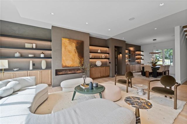 2650 ROSWELL Road, Marietta, GA 30062