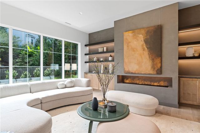 2650 ROSWELL Road, Marietta, GA 30062