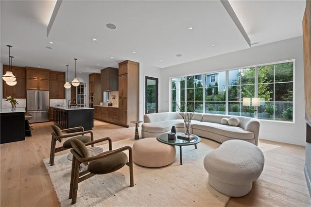 2650 ROSWELL Road, Marietta, GA 30062