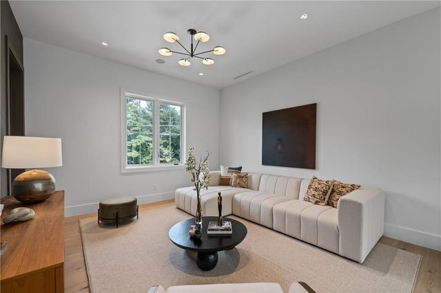 2650 ROSWELL Road, Marietta, GA 30062