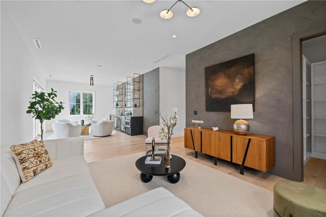 2650 ROSWELL Road, Marietta, GA 30062