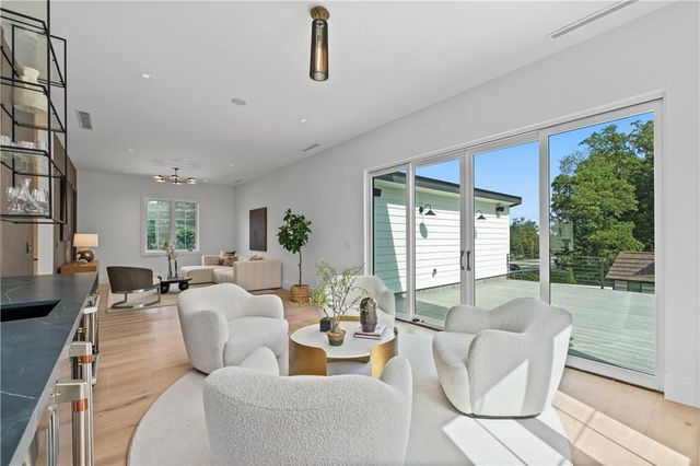 2650 ROSWELL Road, Marietta, GA 30062