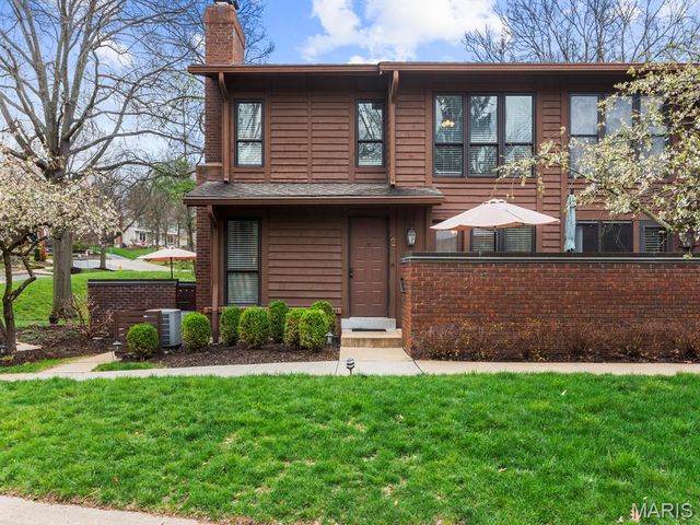 2000 Trailcrest Lane 2, Kirkwood, MO 63122