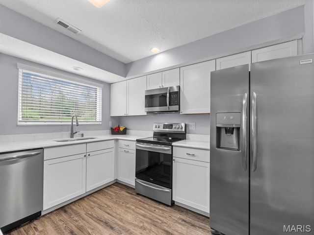 2000 Trailcrest Lane 2, Kirkwood, MO 63122