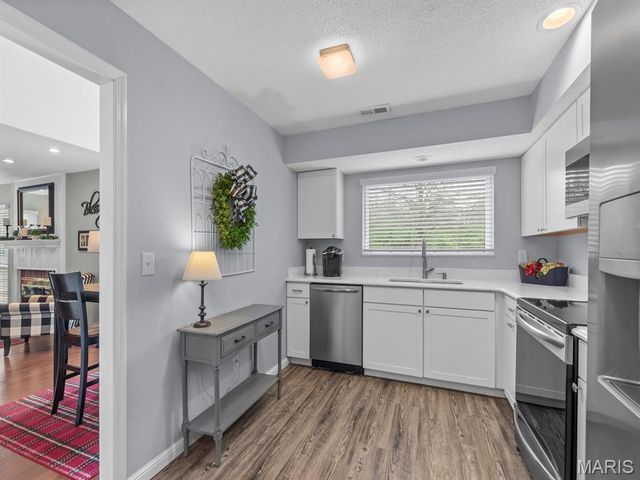 2000 Trailcrest Lane 2, Kirkwood, MO 63122