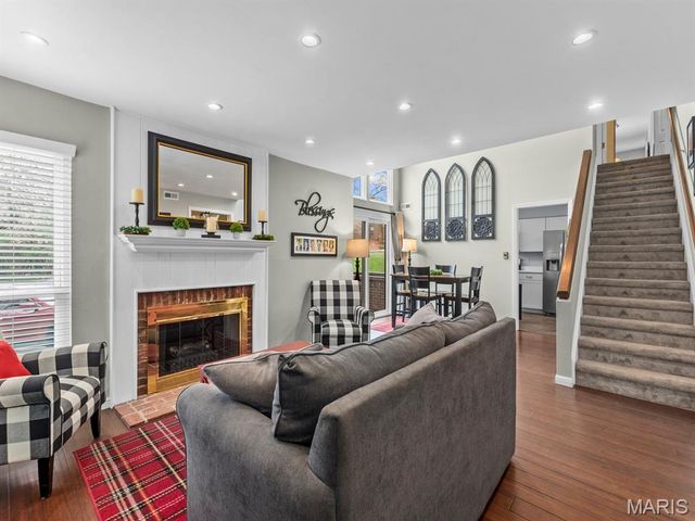 2000 Trailcrest Lane 2, Kirkwood, MO 63122