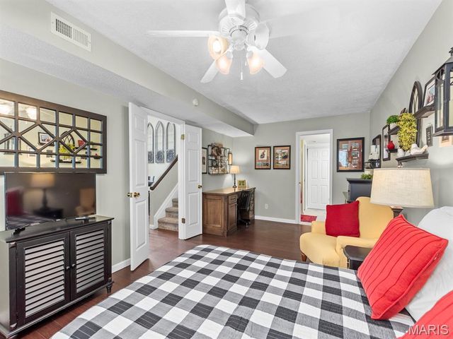 2000 Trailcrest Lane 2, Kirkwood, MO 63122