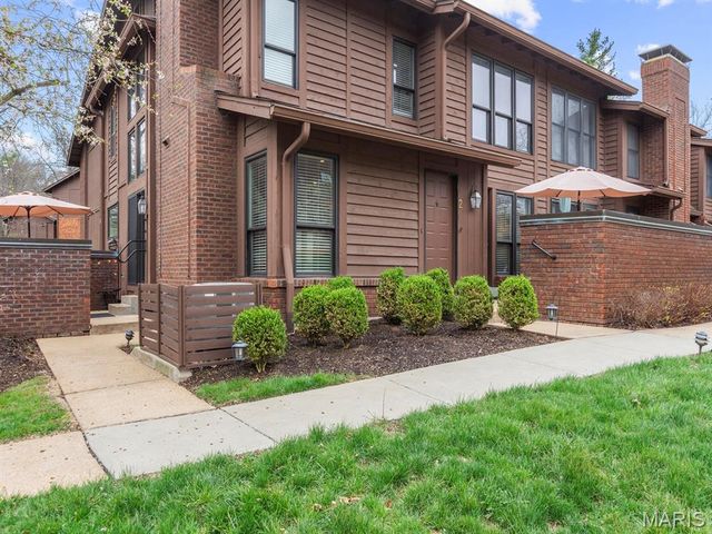 2000 Trailcrest Lane 2, Kirkwood, MO 63122