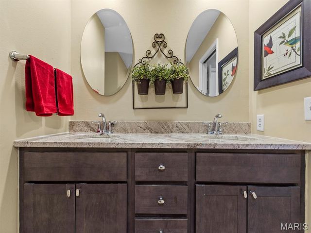 2000 Trailcrest Lane 2, Kirkwood, MO 63122