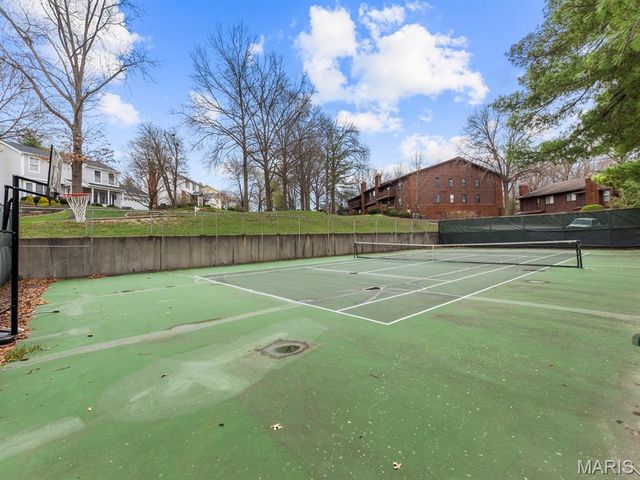 2000 Trailcrest Lane 2, Kirkwood, MO 63122