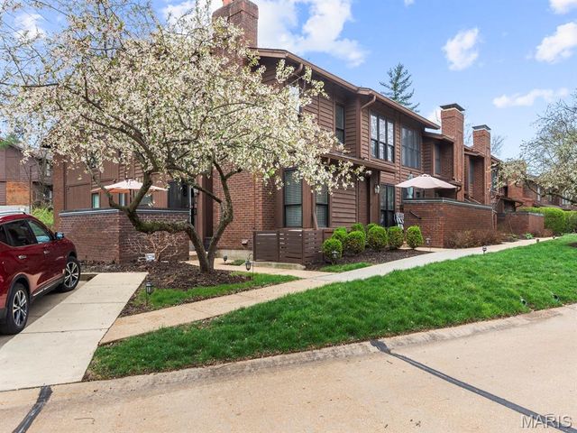 2000 Trailcrest Lane 2, Kirkwood, MO 63122