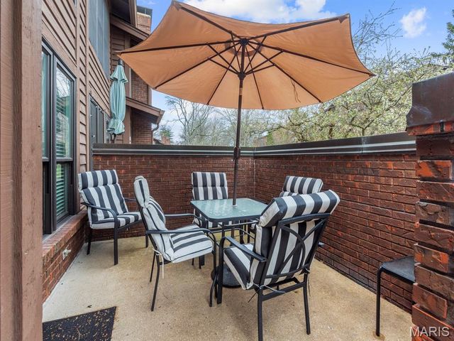 2000 Trailcrest Lane 2, Kirkwood, MO 63122