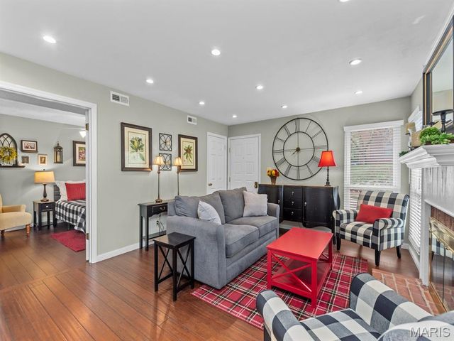 2000 Trailcrest Lane 2, Kirkwood, MO 63122