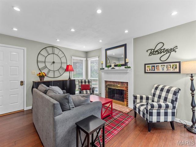 2000 Trailcrest Lane 2, Kirkwood, MO 63122