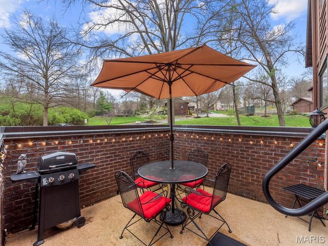 2000 Trailcrest Lane 2, Kirkwood, MO 63122