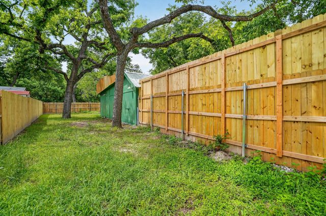 5469 Lake Granbury Trail, Granbury, TX 76048
