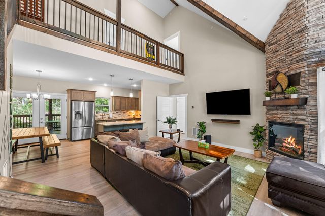 101 Willow Oak Lane Lane, Branson, MO 65616