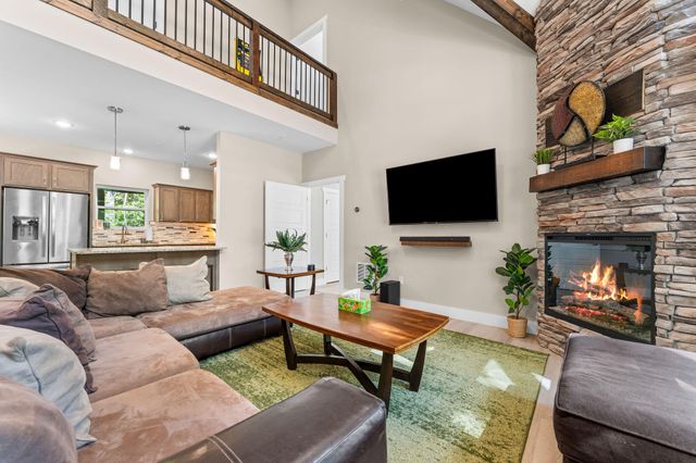 101 Willow Oak Lane Lane, Branson, MO 65616