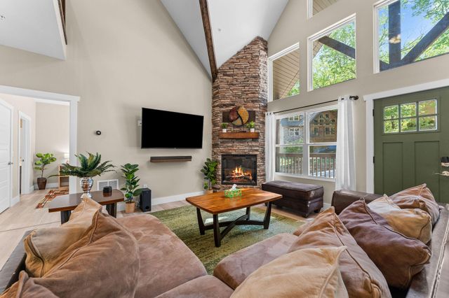 101 Willow Oak Lane Lane, Branson, MO 65616