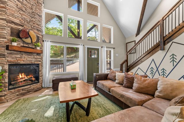 101 Willow Oak Lane Lane, Branson, MO 65616