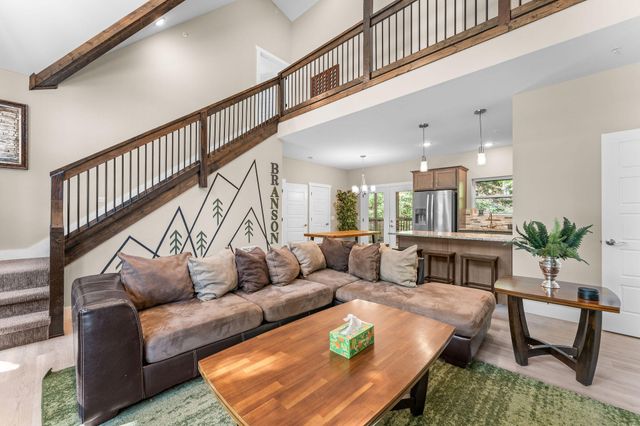 101 Willow Oak Lane Lane, Branson, MO 65616