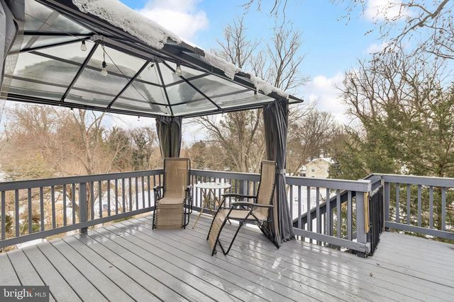 305 CEDAR RIDGE DR, Oxon Hill, MD 20745