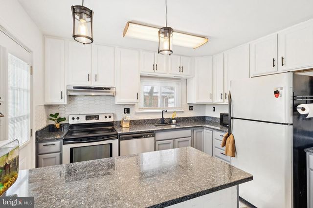 305 CEDAR RIDGE DR, Oxon Hill, MD 20745