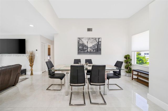 31 SE 12th St, Pompano Beach, FL 33060