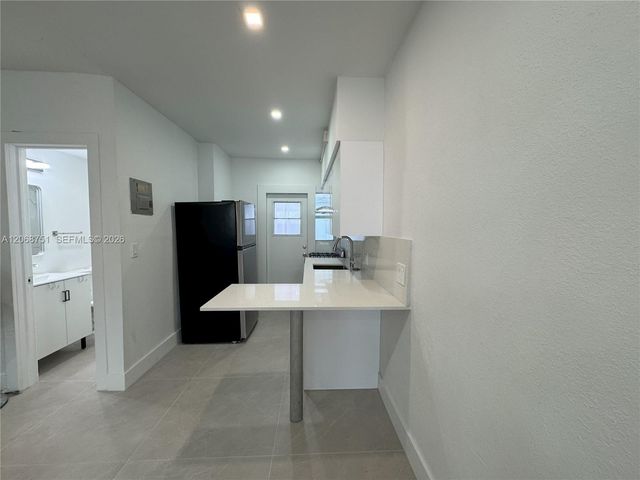 300 74th Street 2, Miami Beach, FL 33141