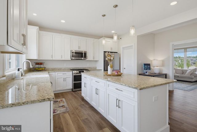 719 OXFORD DR, York, PA 17406