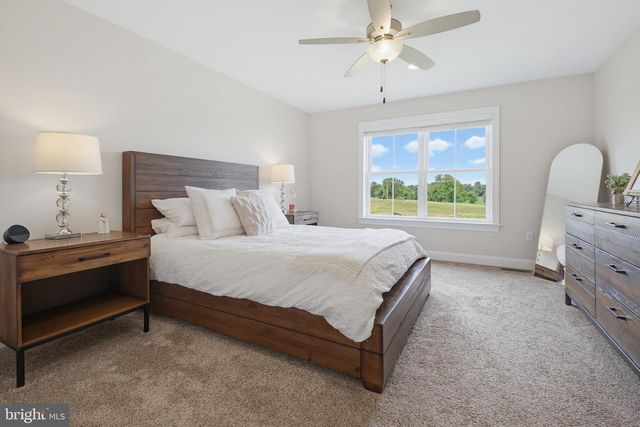 719 OXFORD DR, York, PA 17406