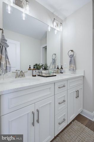 719 OXFORD DR, York, PA 17406