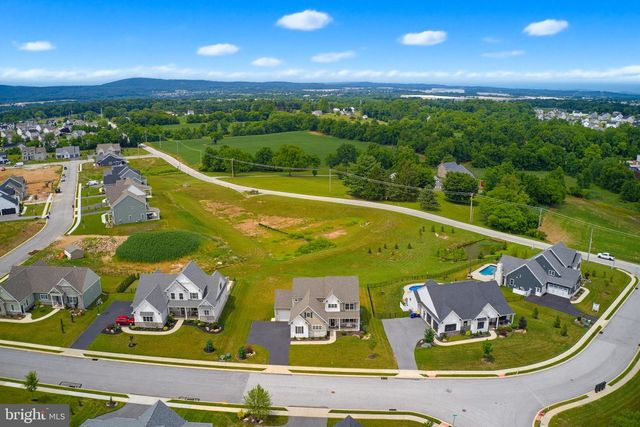 719 OXFORD DR, York, PA 17406
