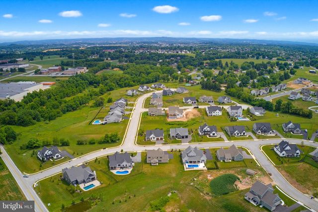 719 OXFORD DR, York, PA 17406