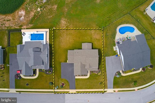 719 OXFORD DR, York, PA 17406