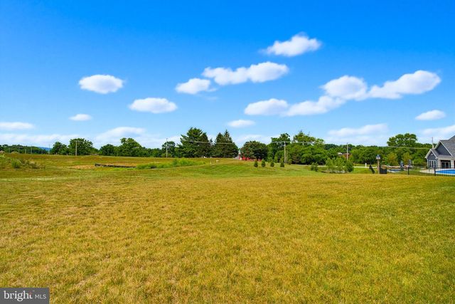 719 OXFORD DR, York, PA 17406