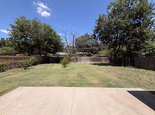 2415 Barnes Bridge Road, Dallas, TX 75228