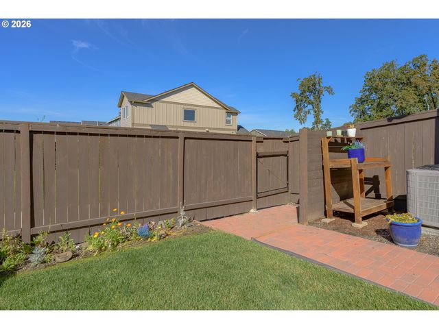 1944 Nw MERCIA St, Mc Minnville, OR 97128