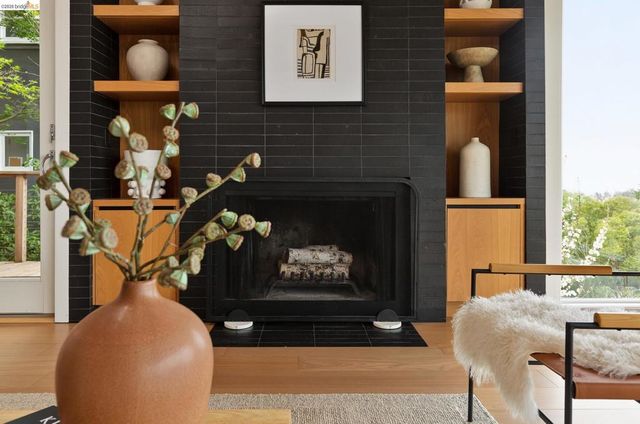 5915 Mazuela Dr, Oakland, CA 94611