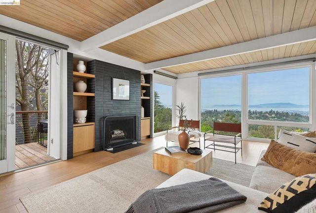 5915 Mazuela Dr, Oakland, CA 94611