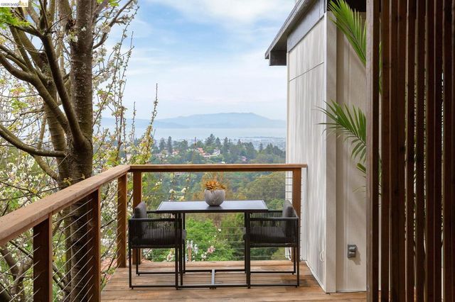 5915 Mazuela Dr, Oakland, CA 94611