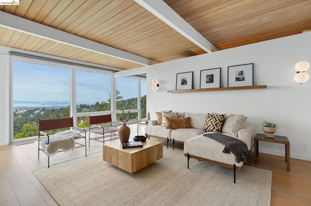 5915 Mazuela Dr, Oakland, CA 94611