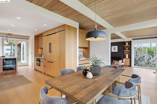 5915 Mazuela Dr, Oakland, CA 94611