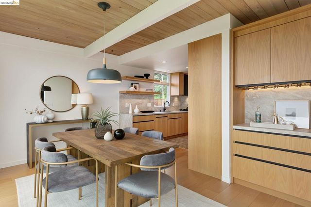 5915 Mazuela Dr, Oakland, CA 94611