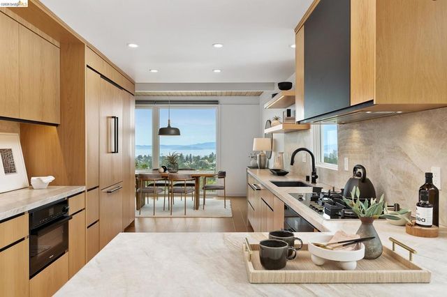 5915 Mazuela Dr, Oakland, CA 94611