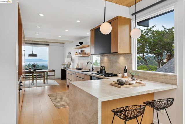 5915 Mazuela Dr, Oakland, CA 94611