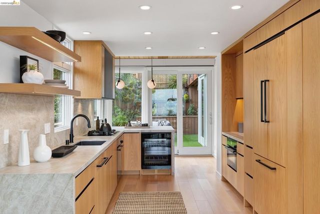 5915 Mazuela Dr, Oakland, CA 94611